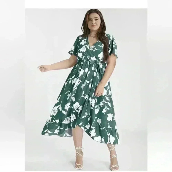 Dresses & Skirts - Bloom Chic Midi Wrap  Dress Size 20